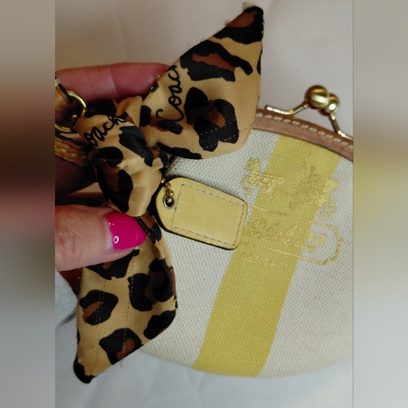 Coach Kisslock 💋 - Picture 8 of 14